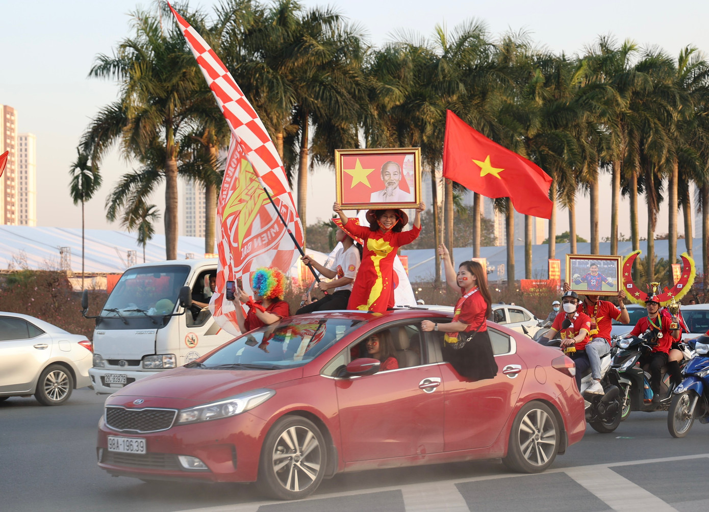 Bầu không khí lễ hội đang được tạo nên, với niềm tin về một chiến thắng cho ĐT Việt Nam.