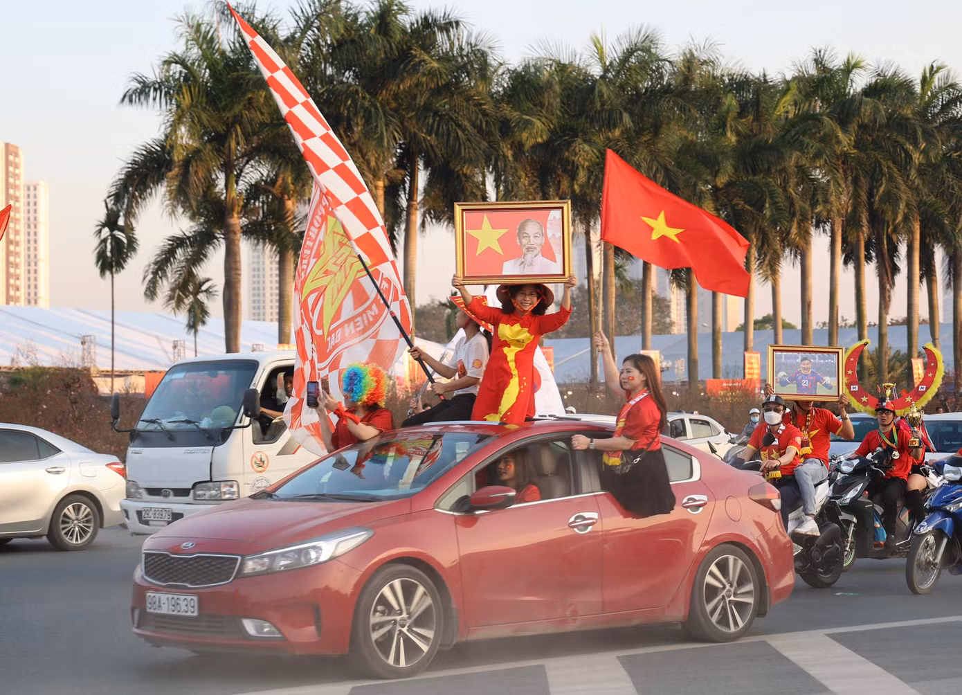Bầu không khí lễ hội đang được tạo nên, với niềm tin về một chiến thắng cho ĐT Việt Nam.