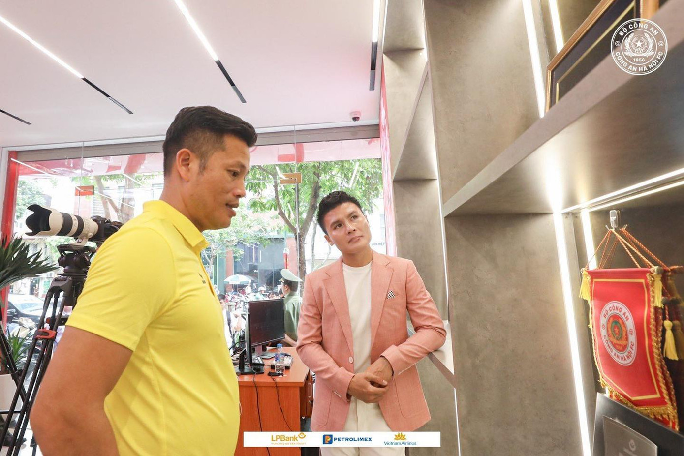 Quang Hải tái xuất ở V-League với số áo 19 quen thuộc.