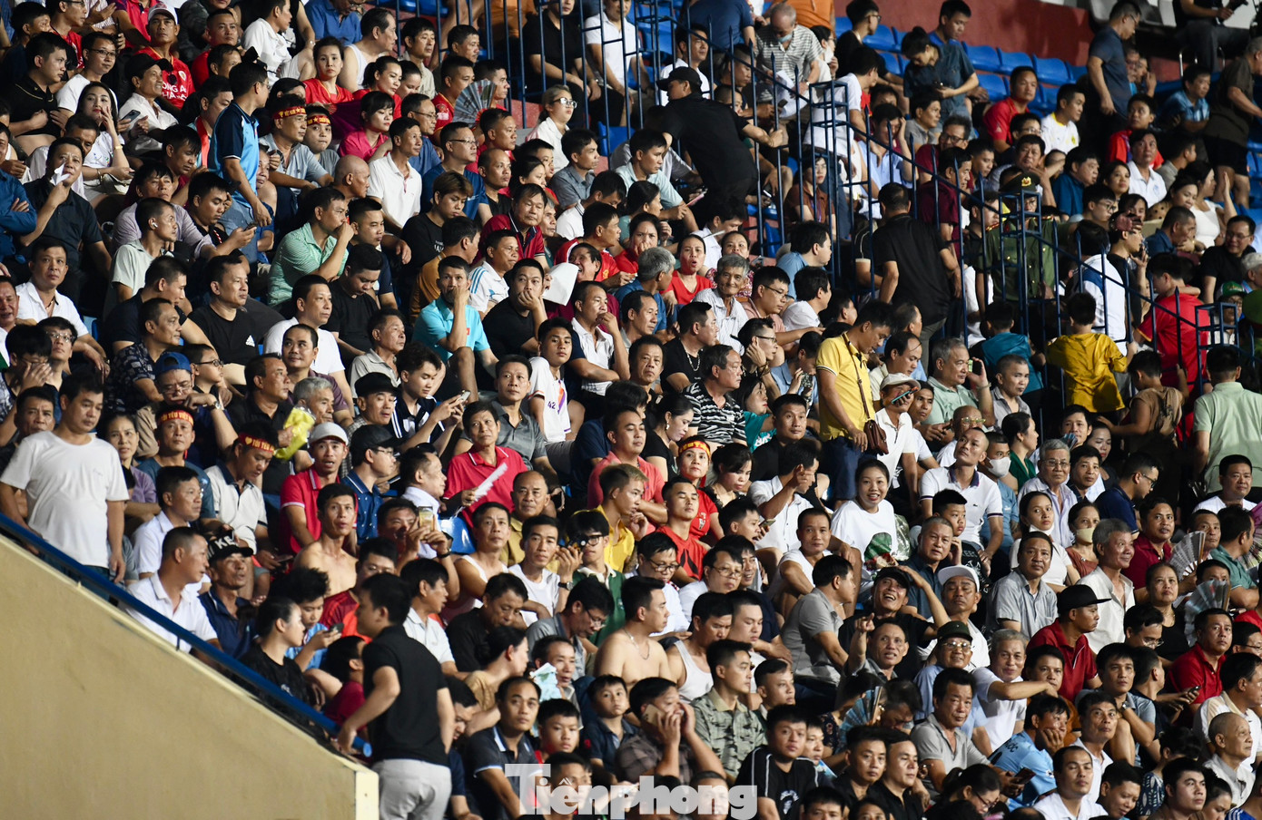 Tất cả chờ đón một trận đấu đặc sắc cả trong lẫn ngoài sân cỏ, khẳng định một lần nữa sự đúng đắn của LĐBĐ Việt Nam khi đưa trận đấu cấp đội tuyển về các tỉnh.
