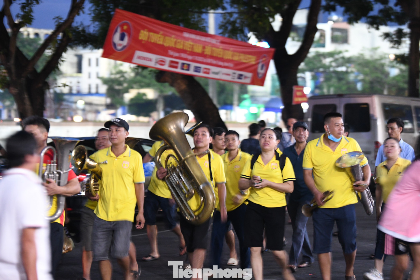 Ngoài ra trận đấu còn sự tham gia của dàn kèn đồng lên đến 100 người, hứa hẹn tạo nên không khí sôi động suốt cả trận đấu.