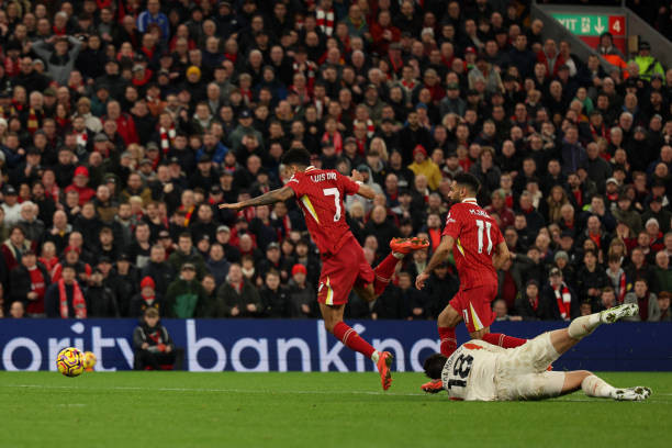 Thắng 2-0, Liverpool bứt phá, đẩy Man City vào sâu khủng hoảng ảnh 26 Thắng 2-0, Liverpool bứt phá, đẩy Man City vào sâu khủng hoảng ảnh 26