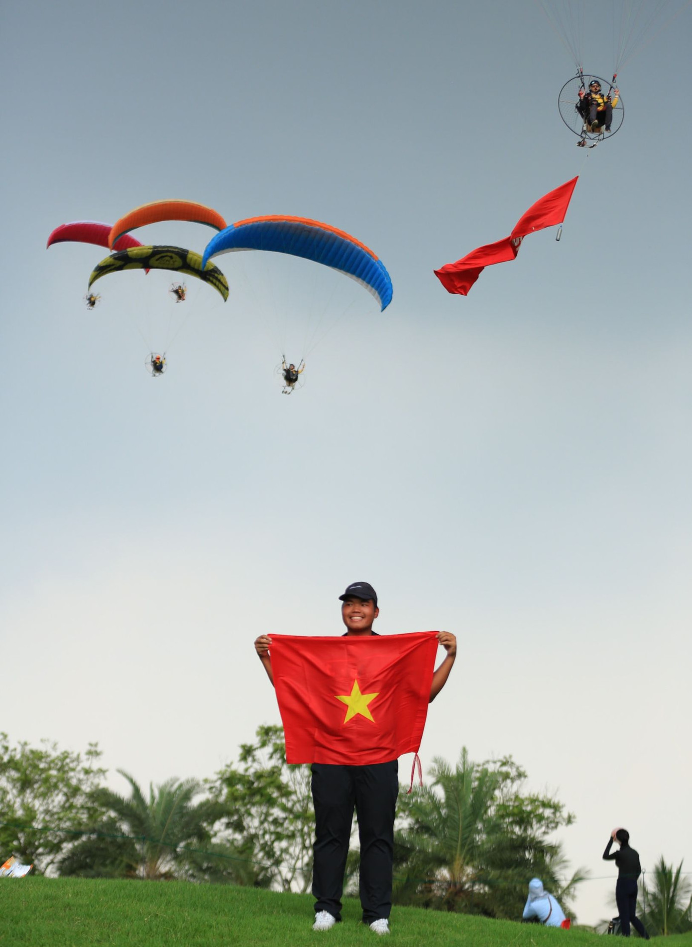 Nguyễn Đức Sơn hoàn tất cú đúp vô địch tại Giải vô địch Golf Quốc gia 2024 và Tiền Phong Golf Championship 2023. Nguyễn Đức Sơn hoàn tất cú đúp vô địch tại Giải vô địch Golf Quốc gia 2024 và Tiền Phong Golf Championship 2023.