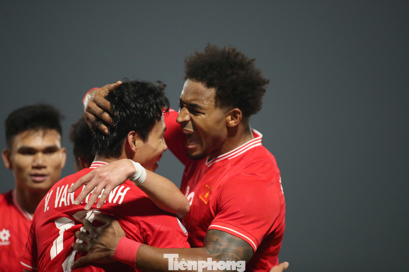 Tiền đạo nhập tịch của ĐT Việt Nam tiếp tục bứt phá trong cuộc đua Vua phá lưới khi có 6 bàn thắng, tạo khoảng cách 2 bàn với những người đứng sau.