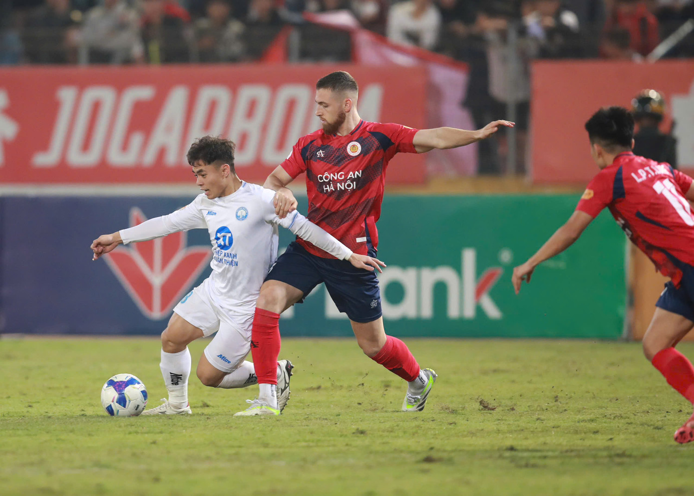 Nam Định lỡ cơ hội bứt phá trong cuộc đua vô địch ảnh 23 Nam Định lỡ cơ hội bứt phá trong cuộc đua vô địch ảnh 23