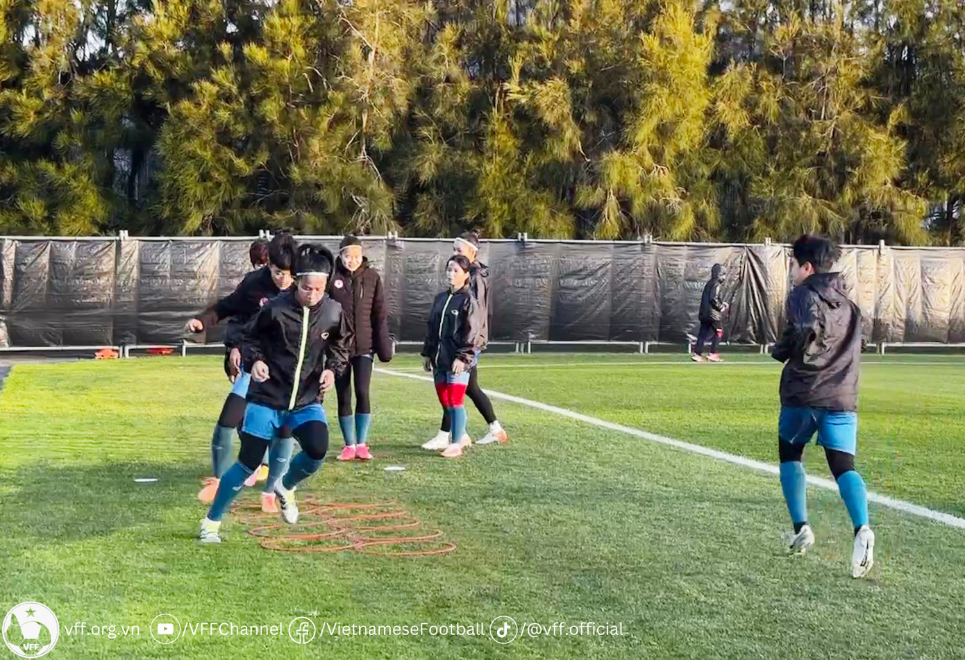 ĐT nữ Việt Nam trong buổi tập chiều 28/7 tại Aukland. (Ảnh: VFF) ĐT nữ Việt Nam trong buổi tập chiều 28/7 tại Aukland. (Ảnh: VFF)