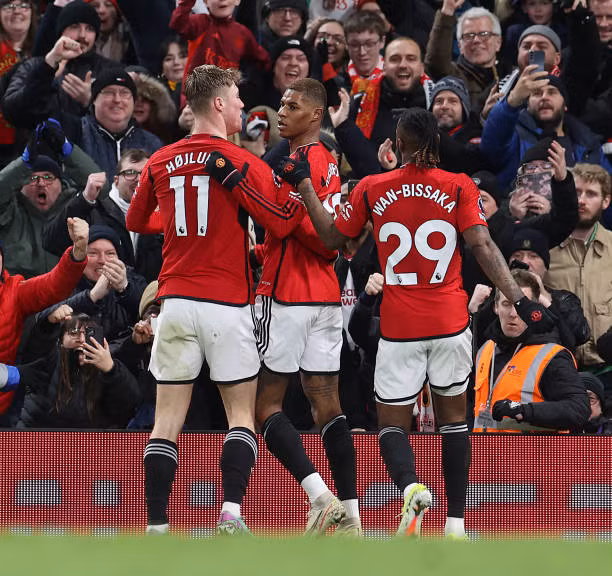 Tottenham khiến MU chia điểm tại Old Trafford ảnh 19 Tottenham khiến MU chia điểm tại Old Trafford ảnh 19