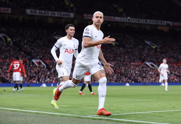 Tottenham khiến MU chia điểm tại Old Trafford ảnh 10 Tottenham khiến MU chia điểm tại Old Trafford ảnh 10