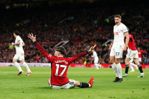 Tottenham khiến MU chia điểm tại Old Trafford ảnh 14