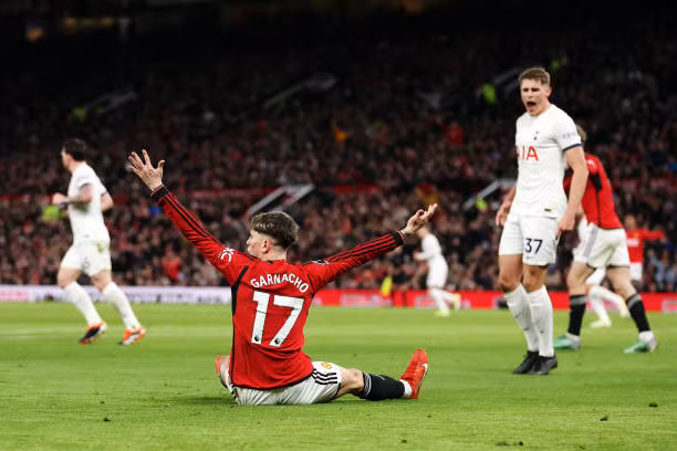 Tottenham khiến MU chia điểm tại Old Trafford ảnh 14 Tottenham khiến MU chia điểm tại Old Trafford ảnh 14