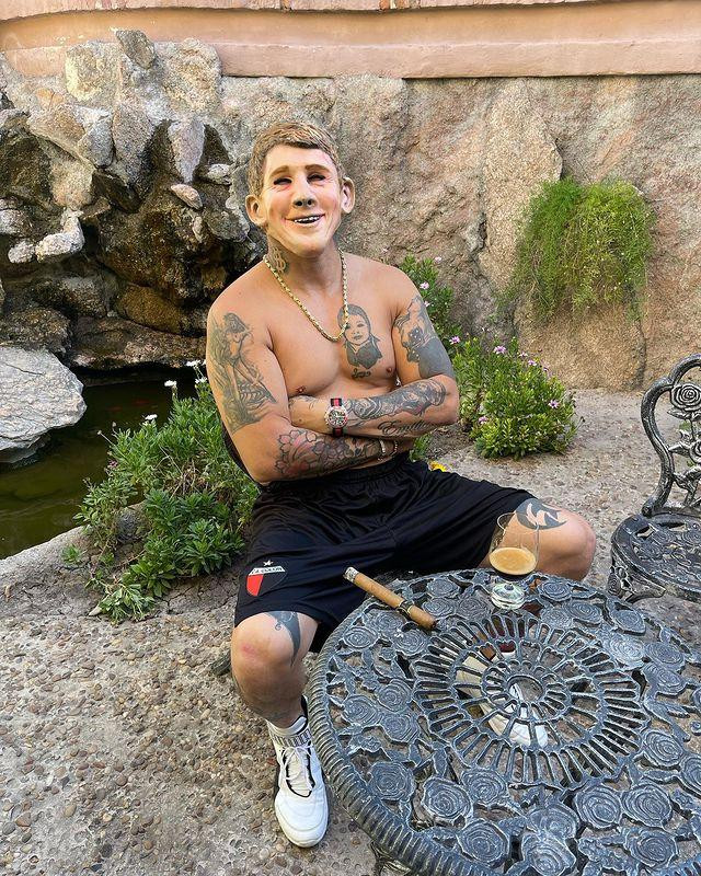 Marcos Maidana, người từng giữ đai vô địch thế giới ở hai hạng cân, đeo mặt nạ Messi. (Ảnh: Istagram)