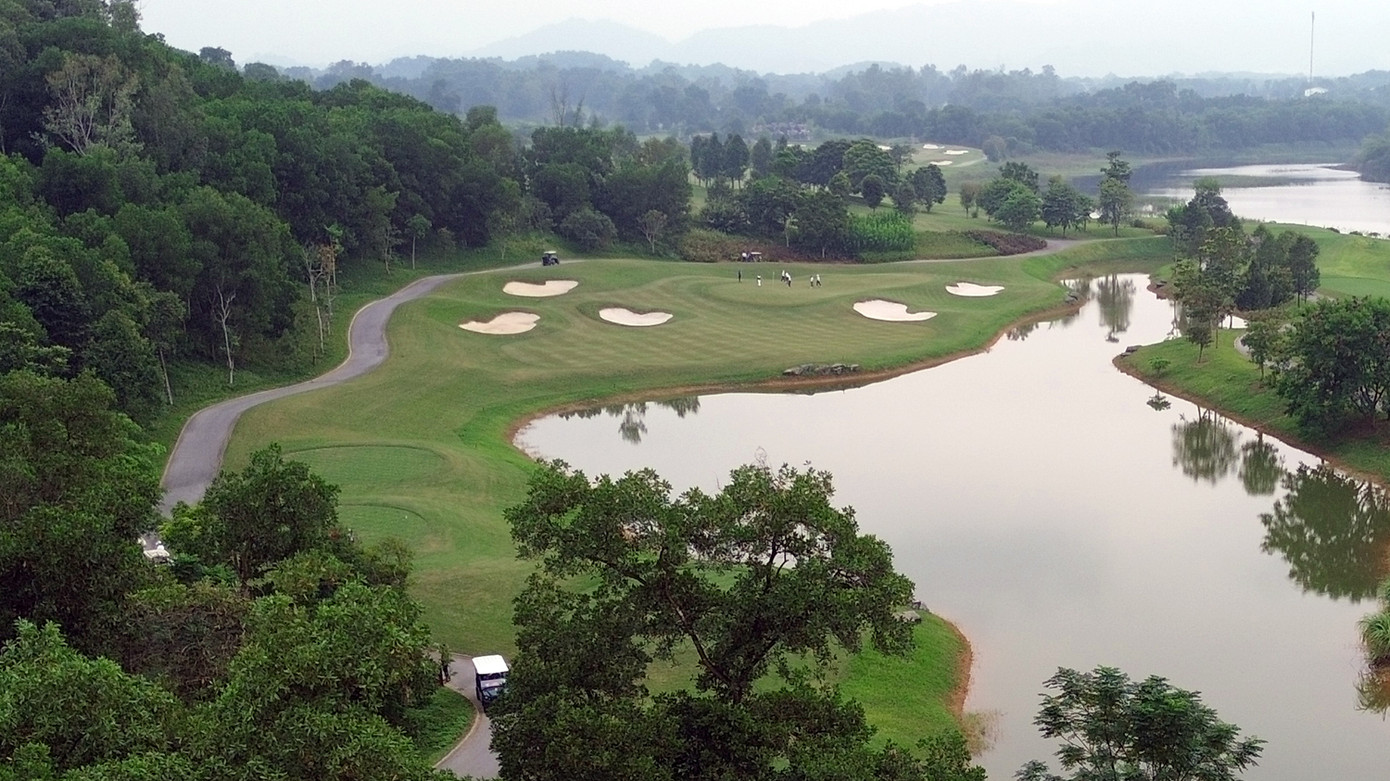 Sân Kings Course là dự án sân golf đầu tiên do Jack Nicklaus II (con trai cả huyền thoại golf Jack Nicklaus) thiết kế tại Việt Nam trong khuôn khổ hợp đồng hợp tác độc quyền giữa tập đoàn Nicklaus Design và BRG Group. Sân Kings Course là dự án sân golf đầu tiên do Jack Nicklaus II (con trai cả huyền thoại golf Jack Nicklaus) thiết kế tại Việt Nam trong khuôn khổ hợp đồng hợp tác độc quyền giữa tập đoàn Nicklaus Design và BRG Group.