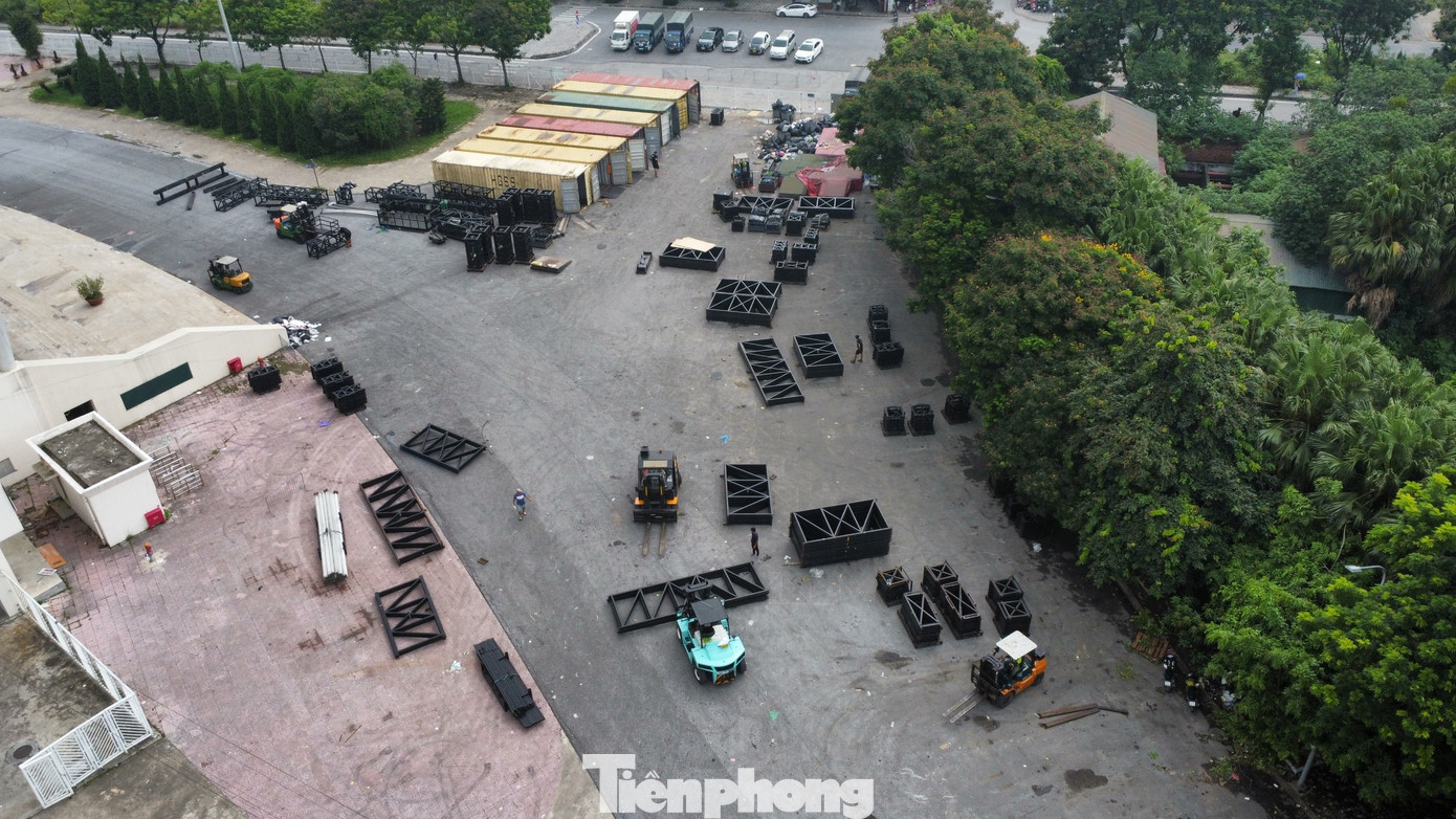 Công việc xử lý hậu kì vẫn đang được tiến hành.