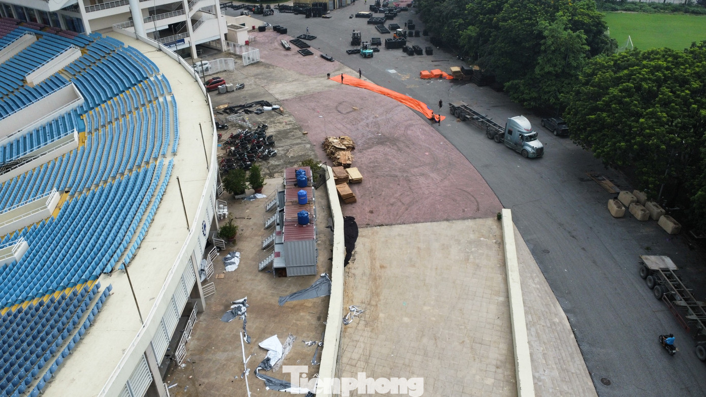 Công việc xử lý hậu kì vẫn đang được tiến hành.