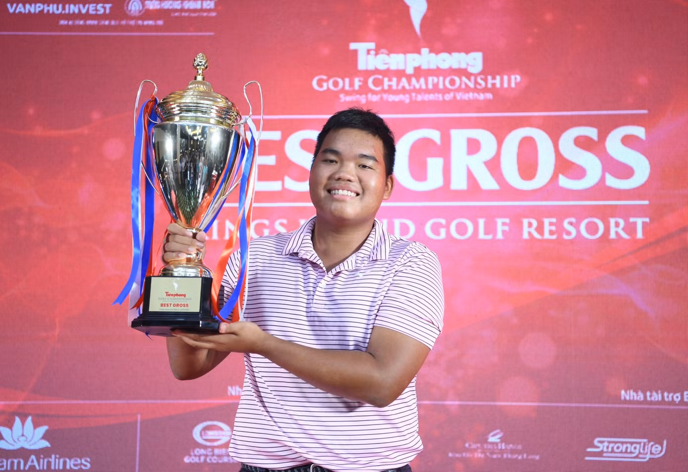 Nguyễn Đức Sơn vô địch Tiền Phong Golf Championship 2023 với thành tích tốt thứ hai lịch sử giải đấu (69 gậy -3).