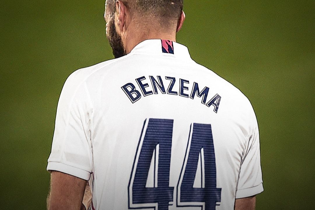 Benzema với số áo 44 khi bắt đầu chơi cho đội một Lyon. (Ảnh: BleacherReport) Benzema với số áo 44 khi bắt đầu chơi cho đội một Lyon. (Ảnh: BleacherReport)
