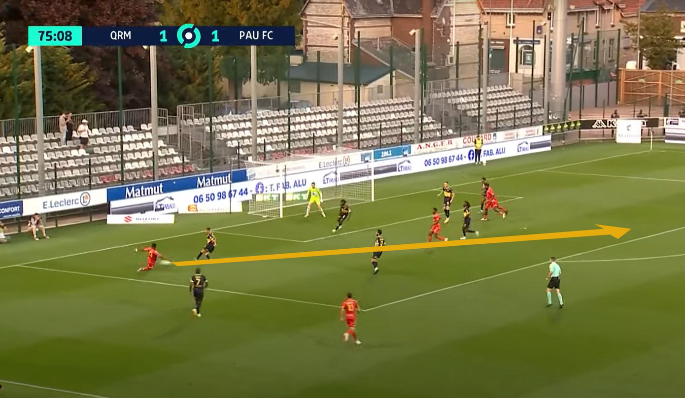 Pha kiến tạo của Quang Vinh trong bàn thắng nâng tỷ số lên 2-1 của Quevilly Rouen.