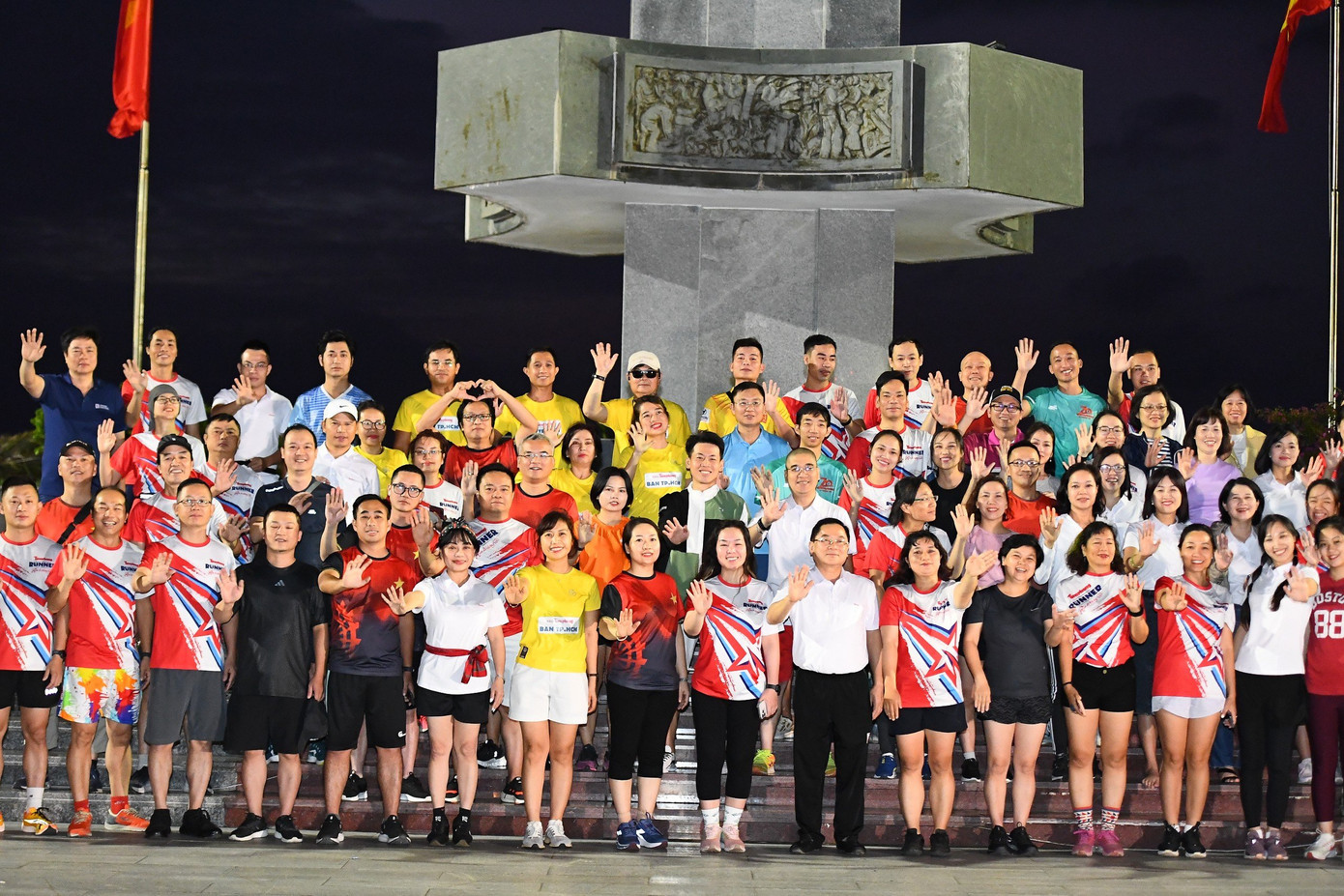 Lần đầu tiên Tiền Phong Runner tụ hội đông đủ, đồng thời thu hút đông đảo cán bộ, phóng viên, nhân viên báo Tiền Phong cùng tham gia.