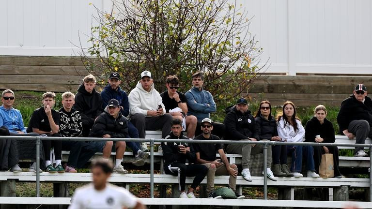 Auckland City FC trong một trận đấu tại giải miền Bắc và khán đài Kiwitea Street. Auckland City FC trong một trận đấu tại giải miền Bắc và khán đài Kiwitea Street.