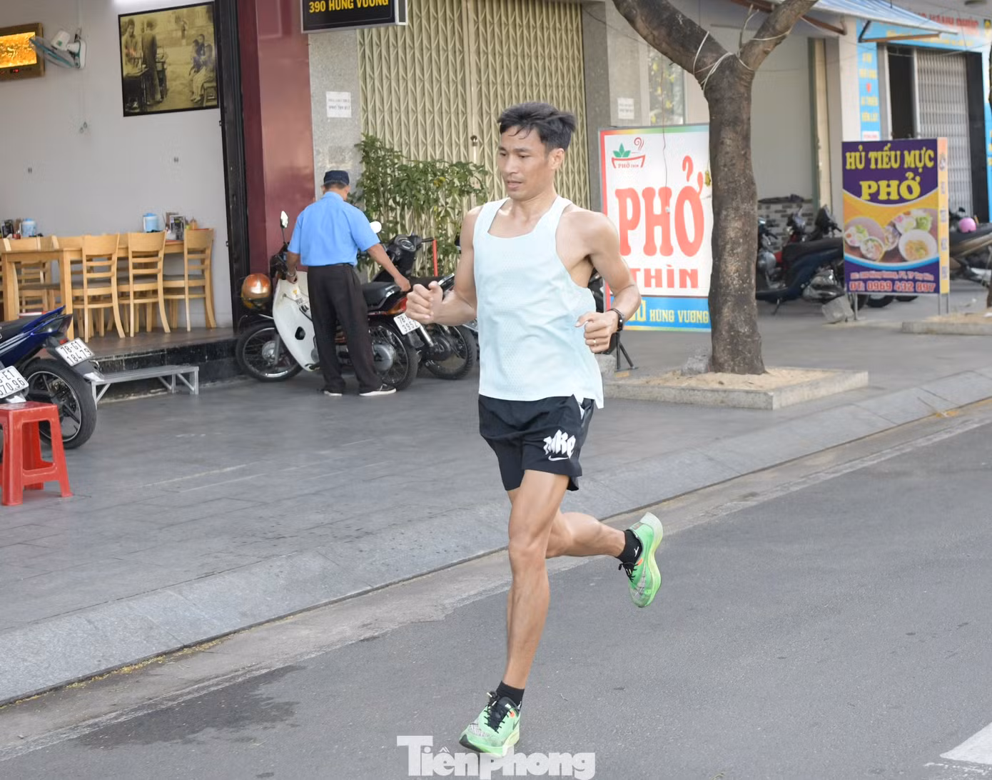 Nguyễn Văn Lai tiếp tục là đối thủ nặng ký của Hoàng Nguyên Thanh. Kỳ trước tại Lai Châu, lão tướng đoàn Quân đội cán đích với thành tích 2 giờ 37 phút 8 giây, chỉ sau Nguyên Thanh chút ít (2 giờ 36 phút).