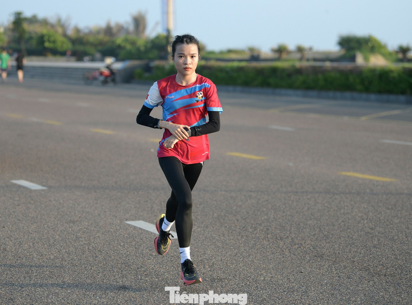 Năm nay Tiền Phong Marathon 2024 được tổ chức tại Phú Yên, Tuyết quyết tâm bảo vệ tấm Huy chương Vàng trong sự cổ vũ của khán giả quê nhà. Những ngày tập luyện ở Quảng trường 1/4, Tuyết luôn nhận được sự quan tâm của người dân thành phố Tuy Hòa. Tất cả đều coi VĐV 20 tuổi sinh ra tại xã Hòa Thịnh, Tây Hòa là nguồn cảm hứng và niềm tự hào của "xứ nẫu".