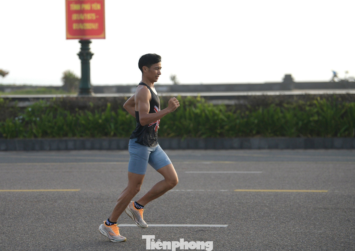 Nguyễn Văn Lai từng 13 lần vô địch quốc gia cự ly 5.000m và nhiều lần vô địch cự ly 10.000m. Từ năm 2023, anh chuyển sang thi đấu cự ly marathon và giành chức vô địch giải đấu tại Huế năm 2023.