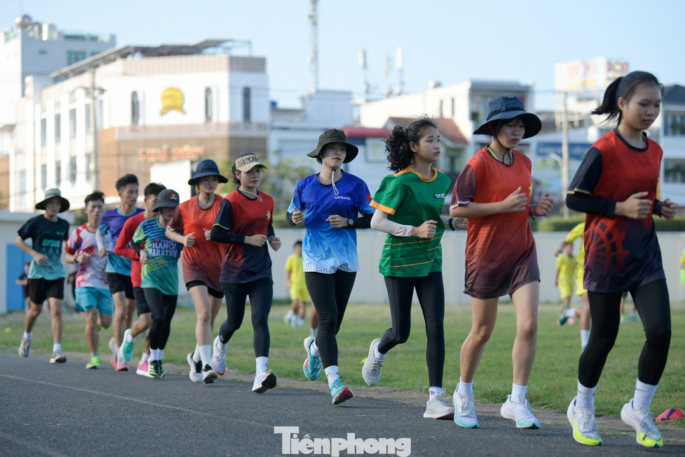 Tiền Phong Marathon 2024 đã đến thật gần, và tất cả đang mong chờ những màn so tài hấp dẫn được tạo nên bởi các ngôi sao và tài năng trẻ của điền kinh Việt Nam.