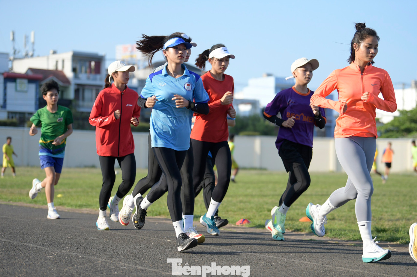 Tiền Phong Marathon 2024 đã đến thật gần, và tất cả đang mong chờ những màn so tài hấp dẫn được tạo nên bởi các ngôi sao và tài năng trẻ của điền kinh Việt Nam.