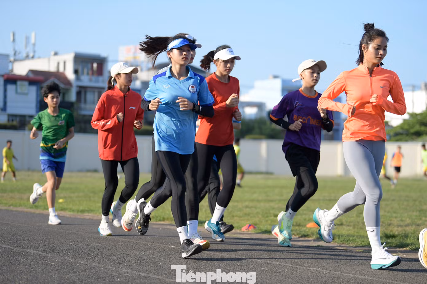 Tiền Phong Marathon 2024 đã đến thật gần, và tất cả đang mong chờ những màn so tài hấp dẫn được tạo nên bởi các ngôi sao và tài năng trẻ của điền kinh Việt Nam.