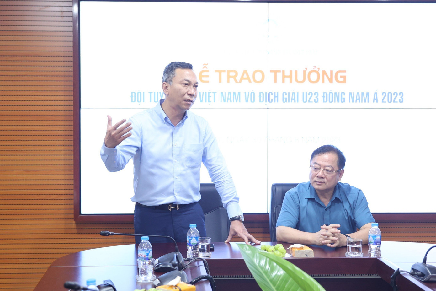 Chủ tịch Liên đoàn Bóng đá Việt Nam (VFF) Trần Quốc Tuấn cảm ơn sự động viên kịp thời của Quỹ hỗ trợ tài năng trẻ Việt Nam và báo Tiền Phong.