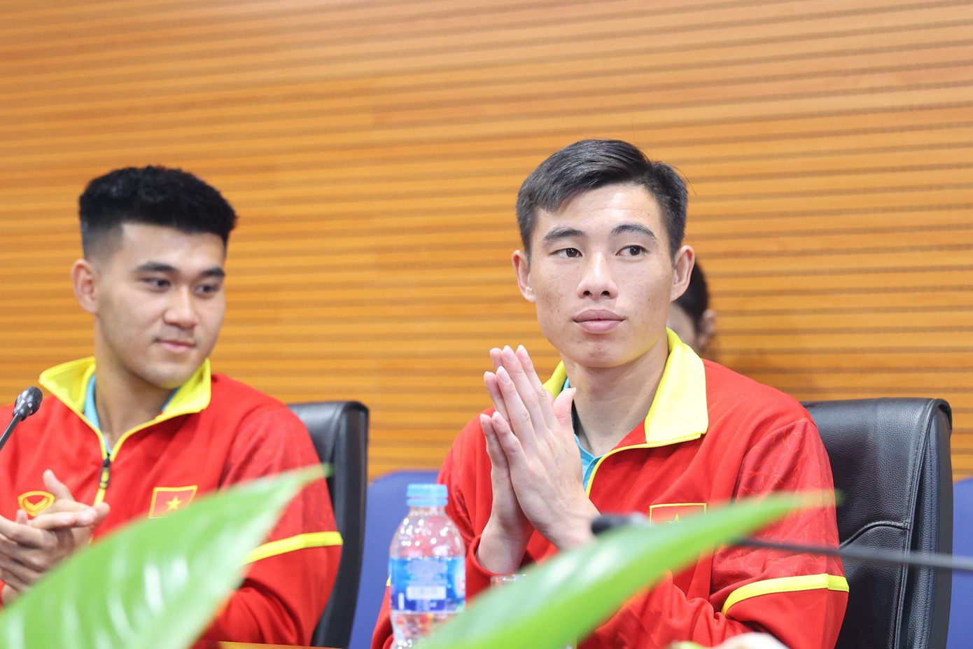 Thay mặt các cầu thủ U23 Việt Nam, đội trưởng Quan văn Chuẩn và tiền vệ Thái Bá Đạt cảm ơn sự động viên của Quỹ Hỗ trợ Tài năng trẻ Việt Nam và báo Tiền Phong, hứa sẽ không ngừng rèn luyện, nỗ lực hết sức mình để góp phần tạo nên những thành công mới cho bóng đá Việt nam trong tương lai.