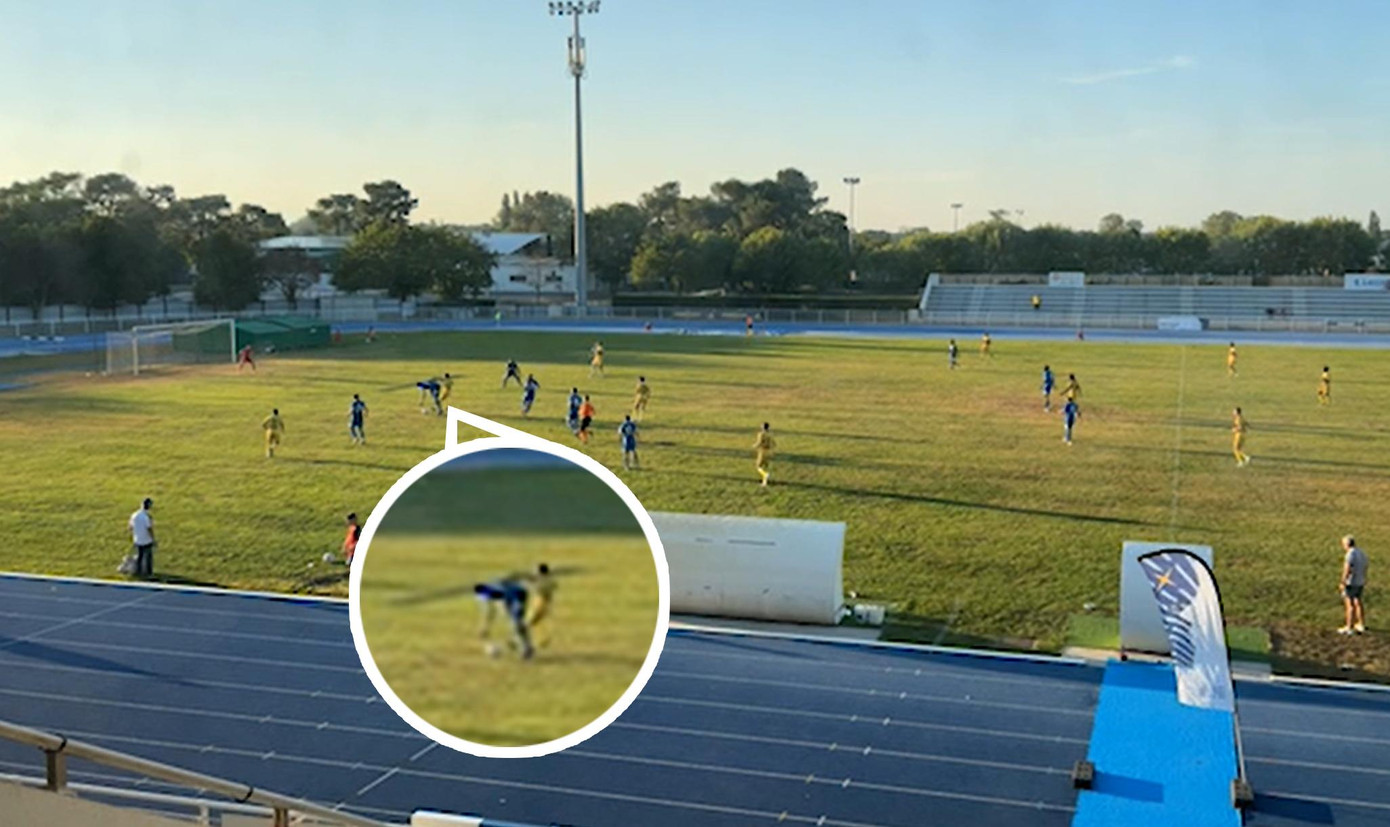 Quang Hải thất thế trước đối thủ trong các tình huống tranh chấp tay đôi.