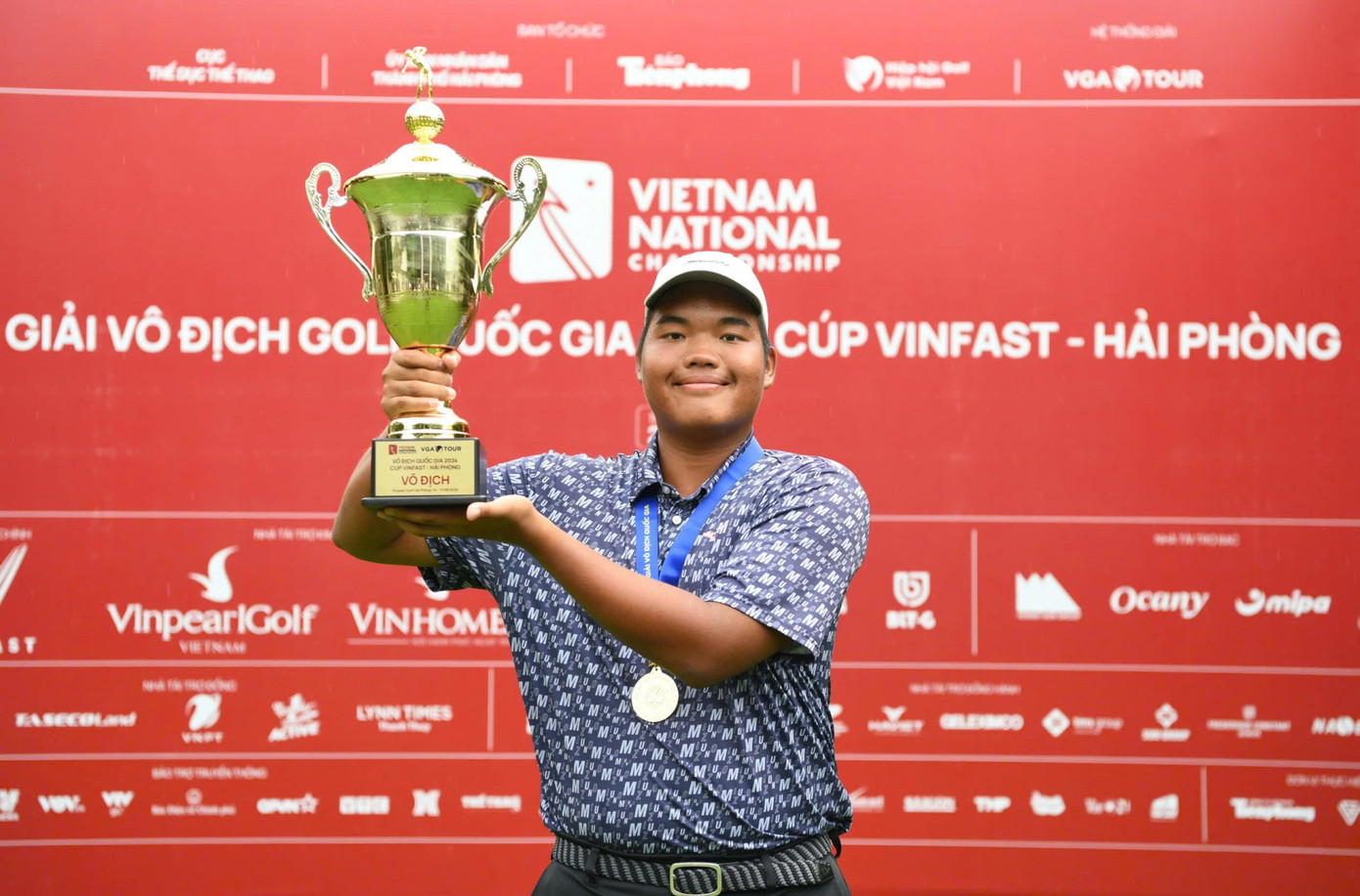 Không lâu sau, anh tiếp tục đăng quang tại Giải vô địch Golf Quốc gia 2024. Không lâu sau, anh tiếp tục đăng quang tại Giải vô địch Golf Quốc gia 2024.