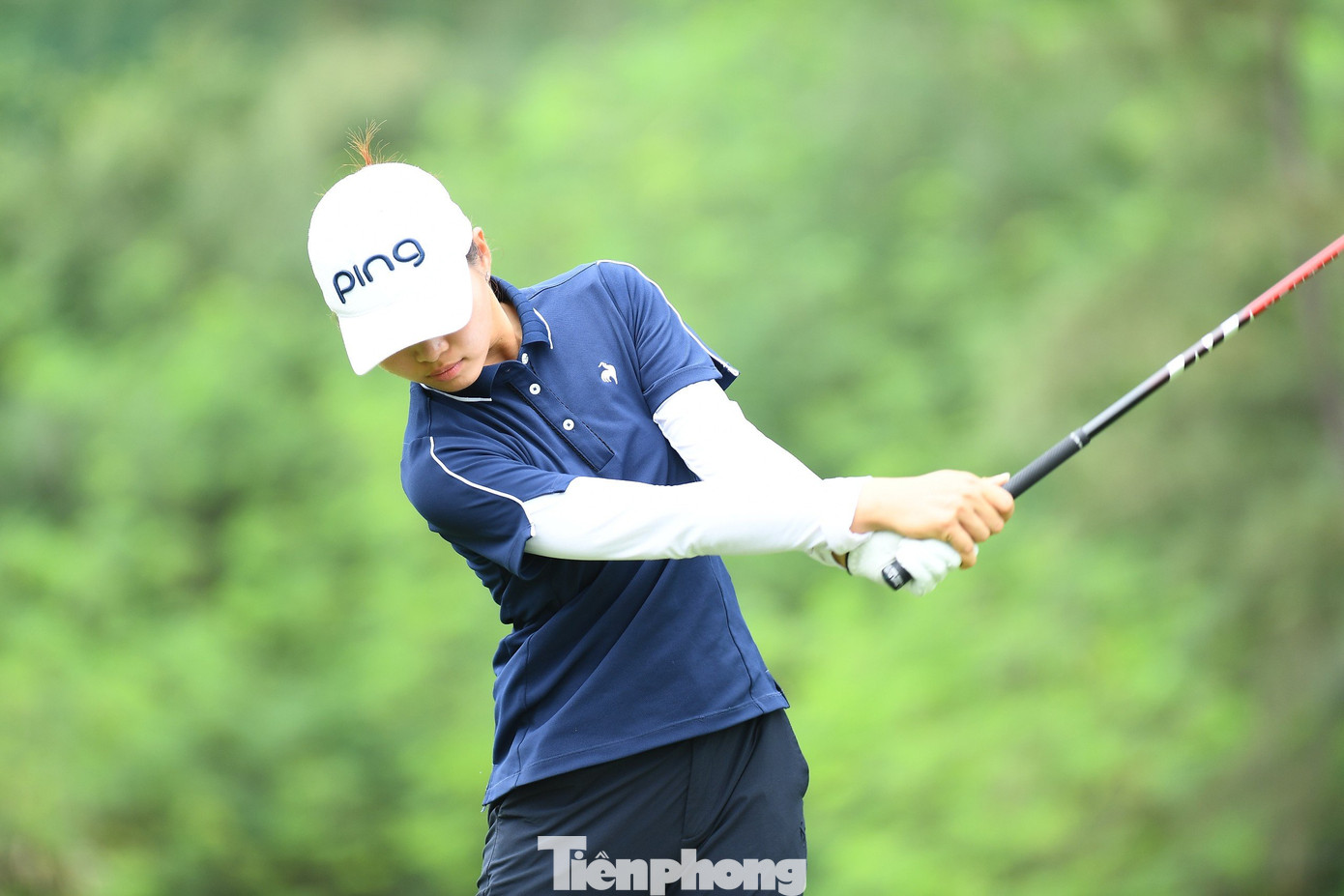 Hai golfer huyền thoại Canonica và Simon Khan luôn dõi theo các động tác của Chúc An, sau đó dành cho cô những tràng vỗ tay khen ngợi. Hoàn thành ngày thứ hai, Chúc An đạt 38 điểm (gross 66, net 69). Với tổng -4 gậy, cô là golfer Việt duy nhất đạt điểm âm sau hai ngày.