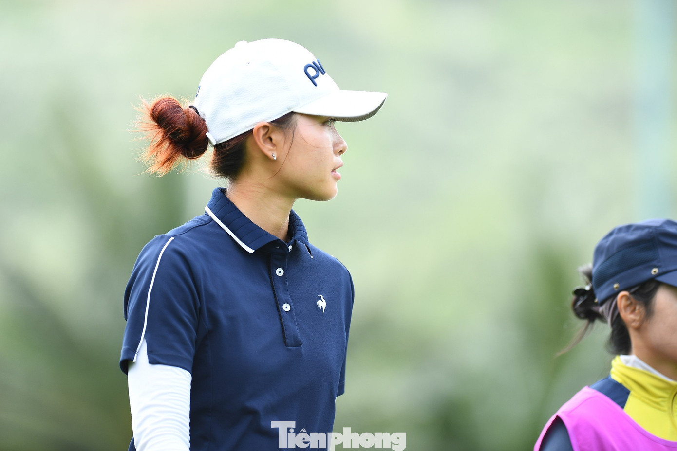 Sang ngày thi đấu thứ hai, Chúc An xuất phát ở hố số 1 par4. Cô dính bogey ngay hố đầu tiên trong khi hai huyền thoại đạt điểm par.