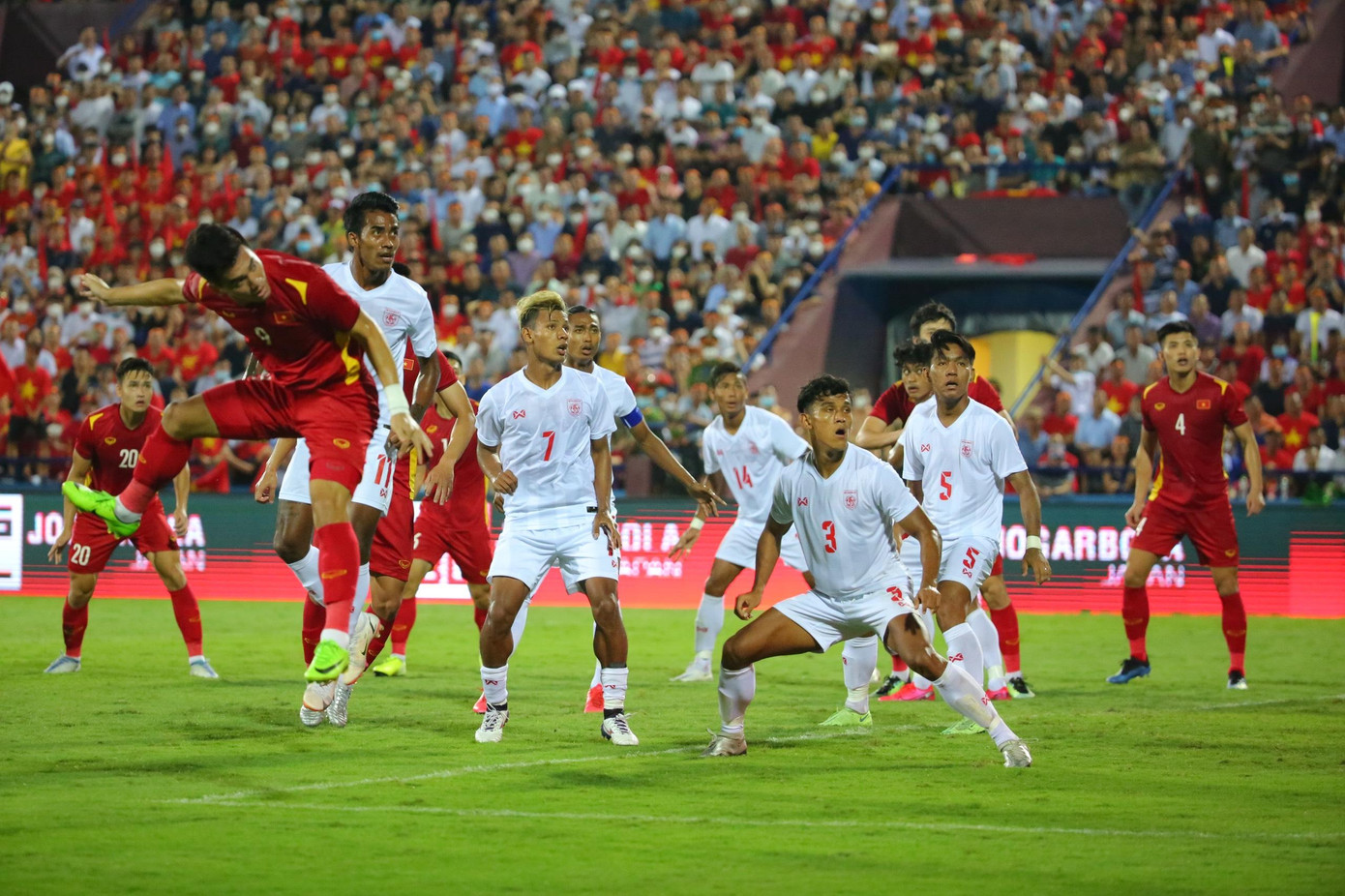 Hàng phòng ngự số đông và kỷ luật đang là thách thức với U23 Việt Nam. (Ảnh: Trọng Tài) Hàng phòng ngự số đông và kỷ luật đang là thách thức với U23 Việt Nam. (Ảnh: Trọng Tài)