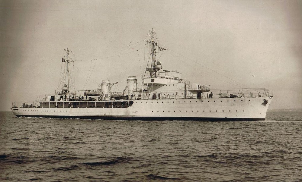 Chiến hạm Dumont D’Urville của Pháp từng đưa Chủ tịch Hồ Chí Minh cùng phái đoàn Việt Nam Dân chủ Cộng hòa về nước sau chuyến đàm phán tại Pháp. Chiến hạm Dumont D’Urville của Pháp từng đưa Chủ tịch Hồ Chí Minh cùng phái đoàn Việt Nam Dân chủ Cộng hòa về nước sau chuyến đàm phán tại Pháp.