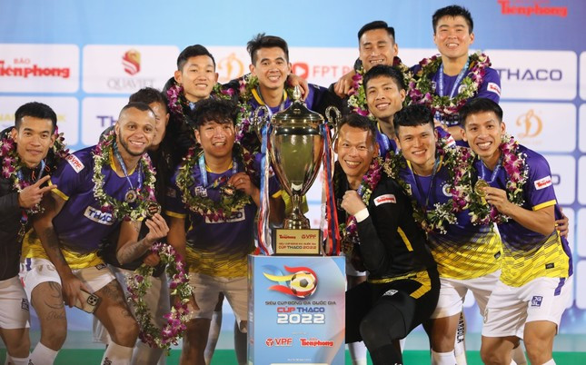 Khoảnh khắc đăng quang của CLB Hà Nội trong trận tranh Siêu cúp Bóng đá Quốc gia - Cúp THACO năm 2022. Khoảnh khắc đăng quang của CLB Hà Nội trong trận tranh Siêu cúp Bóng đá Quốc gia - Cúp THACO năm 2022.