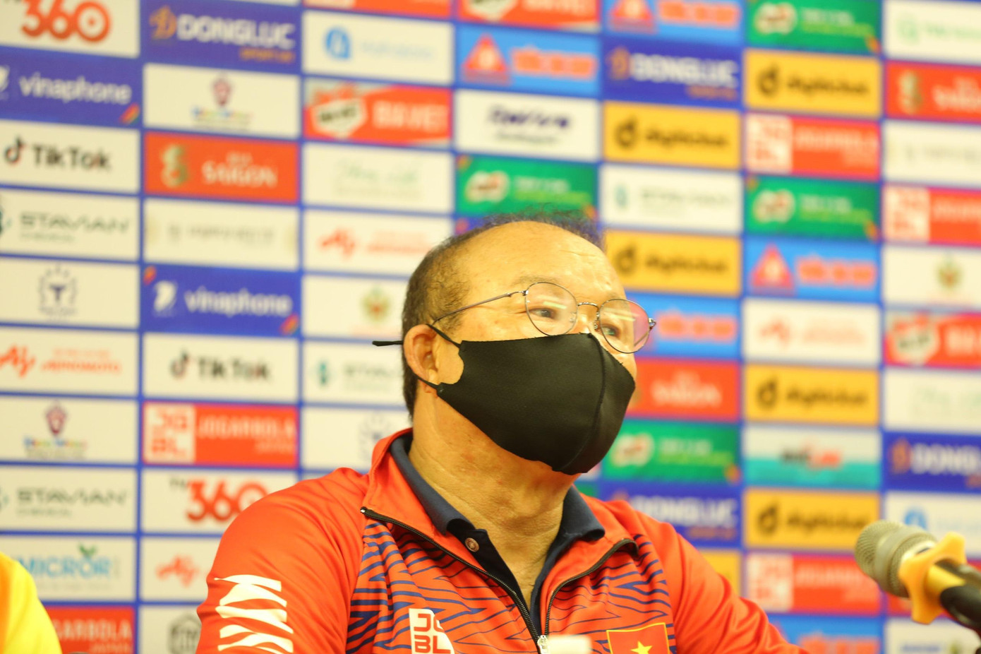 HLV Park Hang-seo cảm ơn đến người hâm mộ và hứa sẽ tiếp tục chiến thắng ảnh Trọng Tài HLV Park Hang-seo cảm ơn đến người hâm mộ và hứa sẽ tiếp tục chiến thắng ảnh Trọng Tài