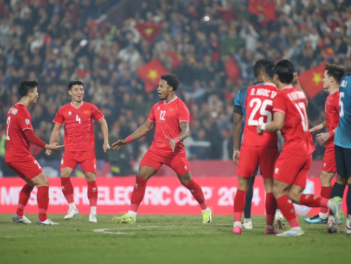 Khi đội tuyển chiến thắng, niềm vui và sự phấn khích dần trở lại. Khi đội tuyển chiến thắng, niềm vui và sự phấn khích dần trở lại.