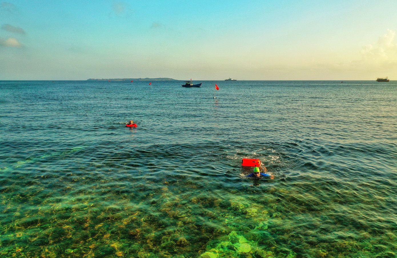 Ngày 27/5, các VĐV tham dự giải đã có buổi bởi thử nhằm làm quen với môi trường, đánh giá điều kiện nước, kiểm tra các dụng cụ thi đấu nhằm tạo cảm giác tự tin, nâng cao hiệu quả cho VĐV trong ngày sự kiện chính thức. Ngày 27/5, các VĐV tham dự giải đã có buổi bởi thử nhằm làm quen với môi trường, đánh giá điều kiện nước, kiểm tra các dụng cụ thi đấu nhằm tạo cảm giác tự tin, nâng cao hiệu quả cho VĐV trong ngày sự kiện chính thức.