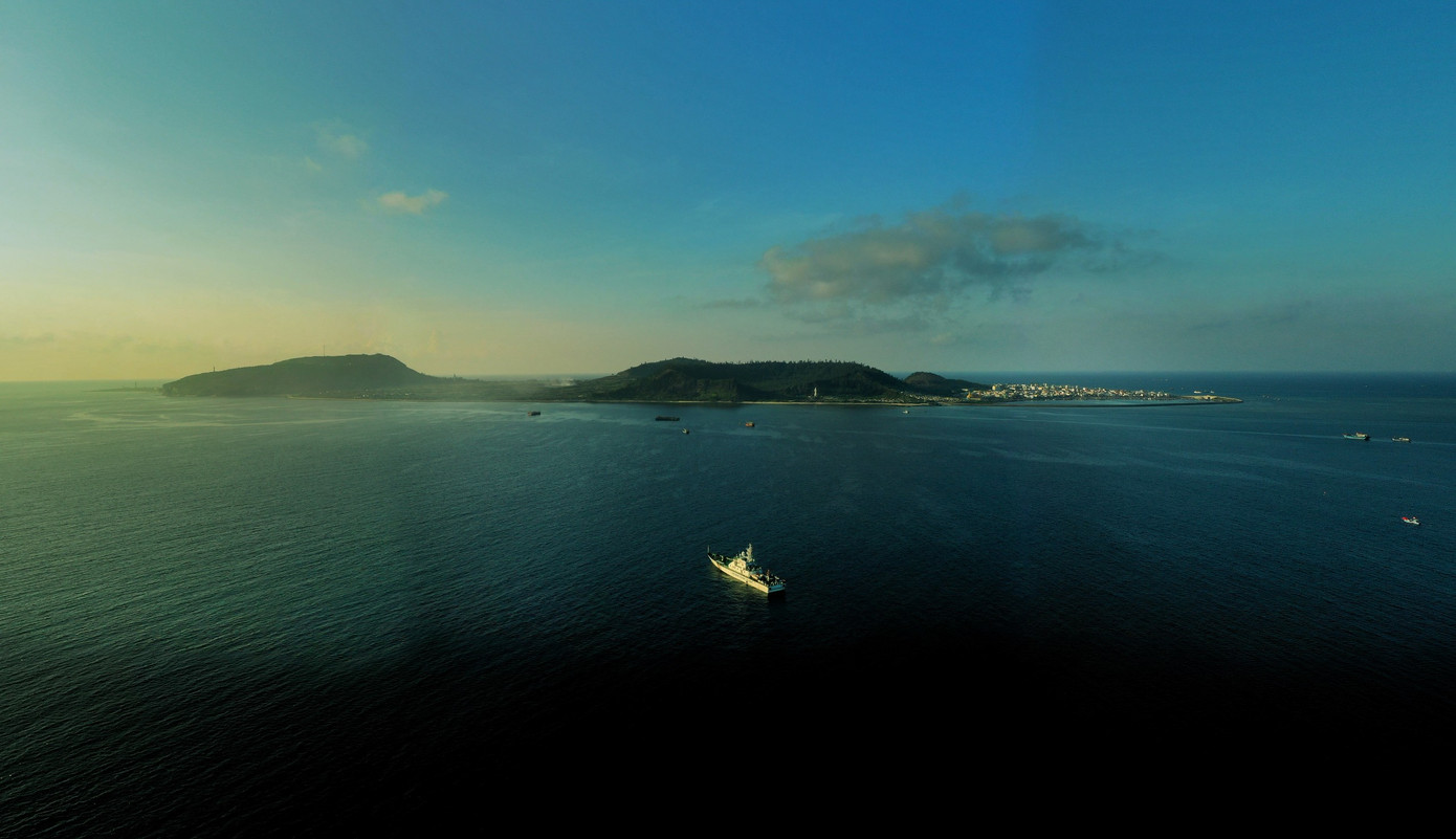 Giải bơi 'Hành trình vượt biển" lần đầu tiên được tổ chức ở huyện đảo Lý Sơn sẽ diễn ra vào ngày 28/5. Các vận động viên bơi cự ly 5 km sẽ xuất phát tại thạch cổng Tò Vò (đảo Lớn) về đích tại bãi trước đảo Bé (An Bình), cự ly 2 km và 1 km xuất phát tại bãi trước đảo Bé và bơi vòng tam giác về đích. Giải bơi 'Hành trình vượt biển" lần đầu tiên được tổ chức ở huyện đảo Lý Sơn sẽ diễn ra vào ngày 28/5. Các vận động viên bơi cự ly 5 km sẽ xuất phát tại thạch cổng Tò Vò (đảo Lớn) về đích tại bãi trước đảo Bé (An Bình), cự ly 2 km và 1 km xuất phát tại bãi trước đảo Bé và bơi vòng tam giác về đích.