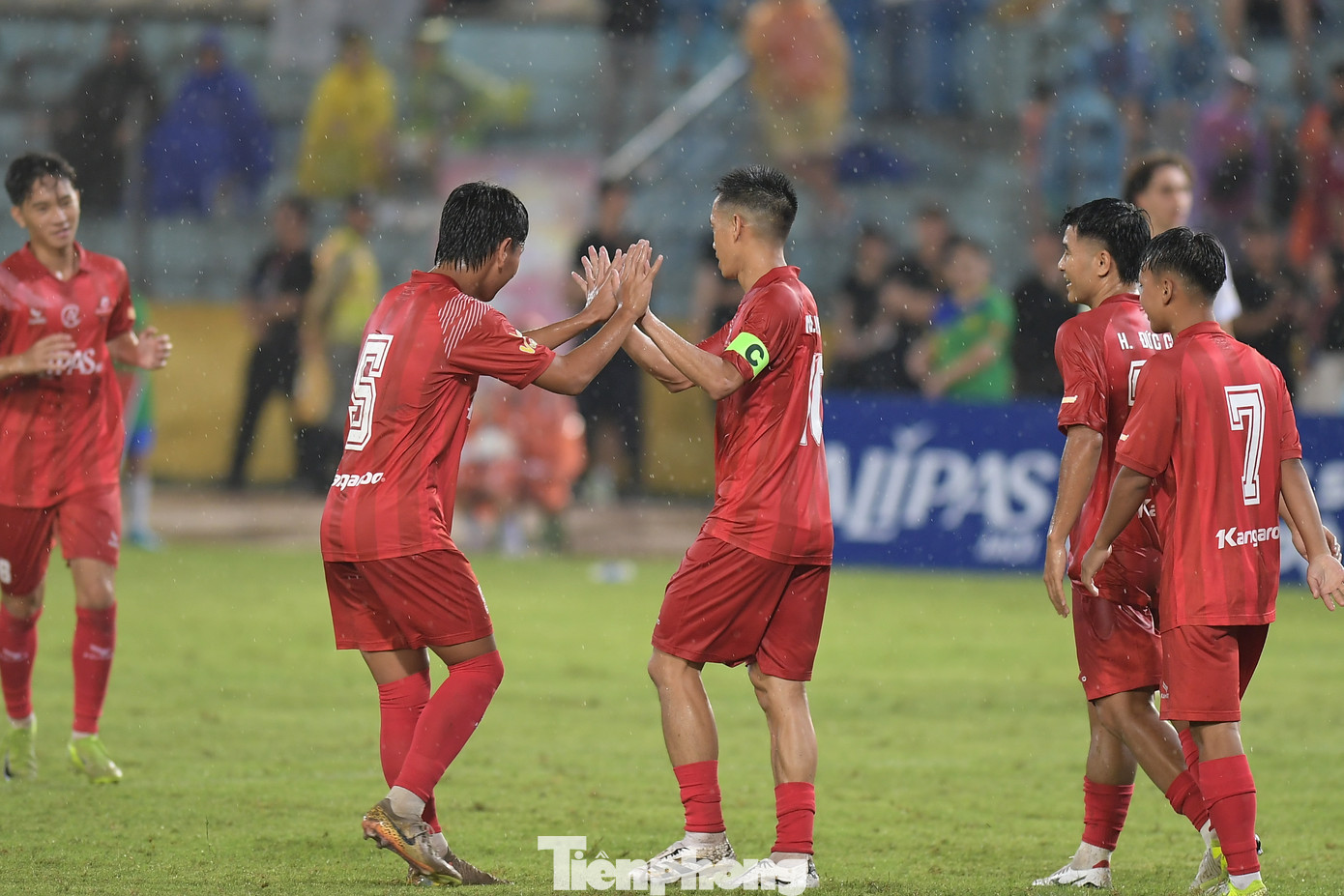 Không có bàn thắng nào được ghi thêm, đội Việt Nam All Stars giành chiến thắng 3-2 chung cuộc.