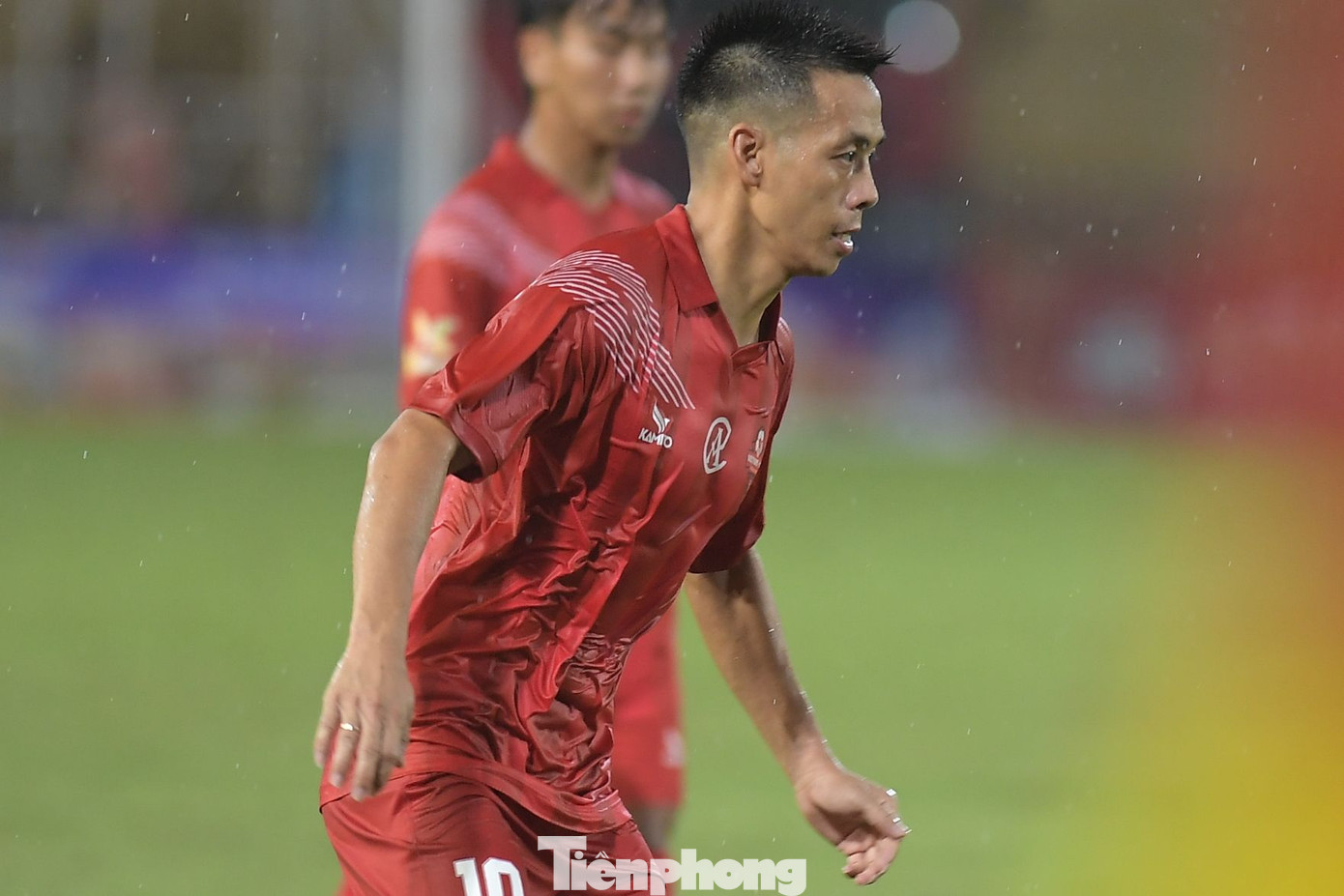 Cầu thủ hai lần đoạt Quả bóng Vàng Việt Nam (2020, 2022) không ngừng săn đuổi bàn thắng và cuối cùng đã có được nó vào phút 65.