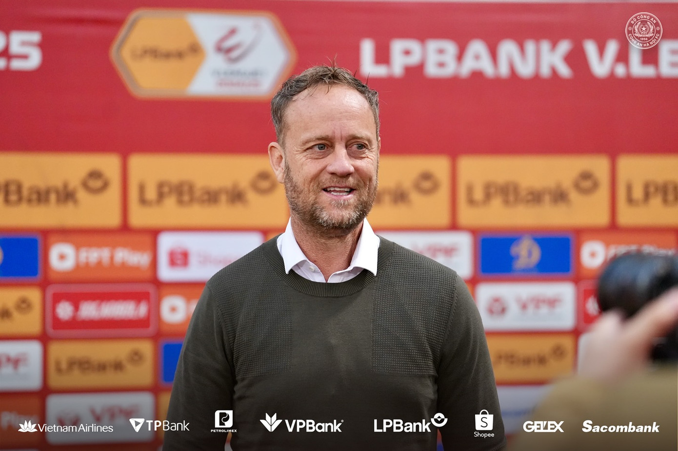 Hòa nhau 4-4, CAHN và Quảng Nam tạo nên màn rượt đuổi ngoạn mục từng phút giây ảnh 2