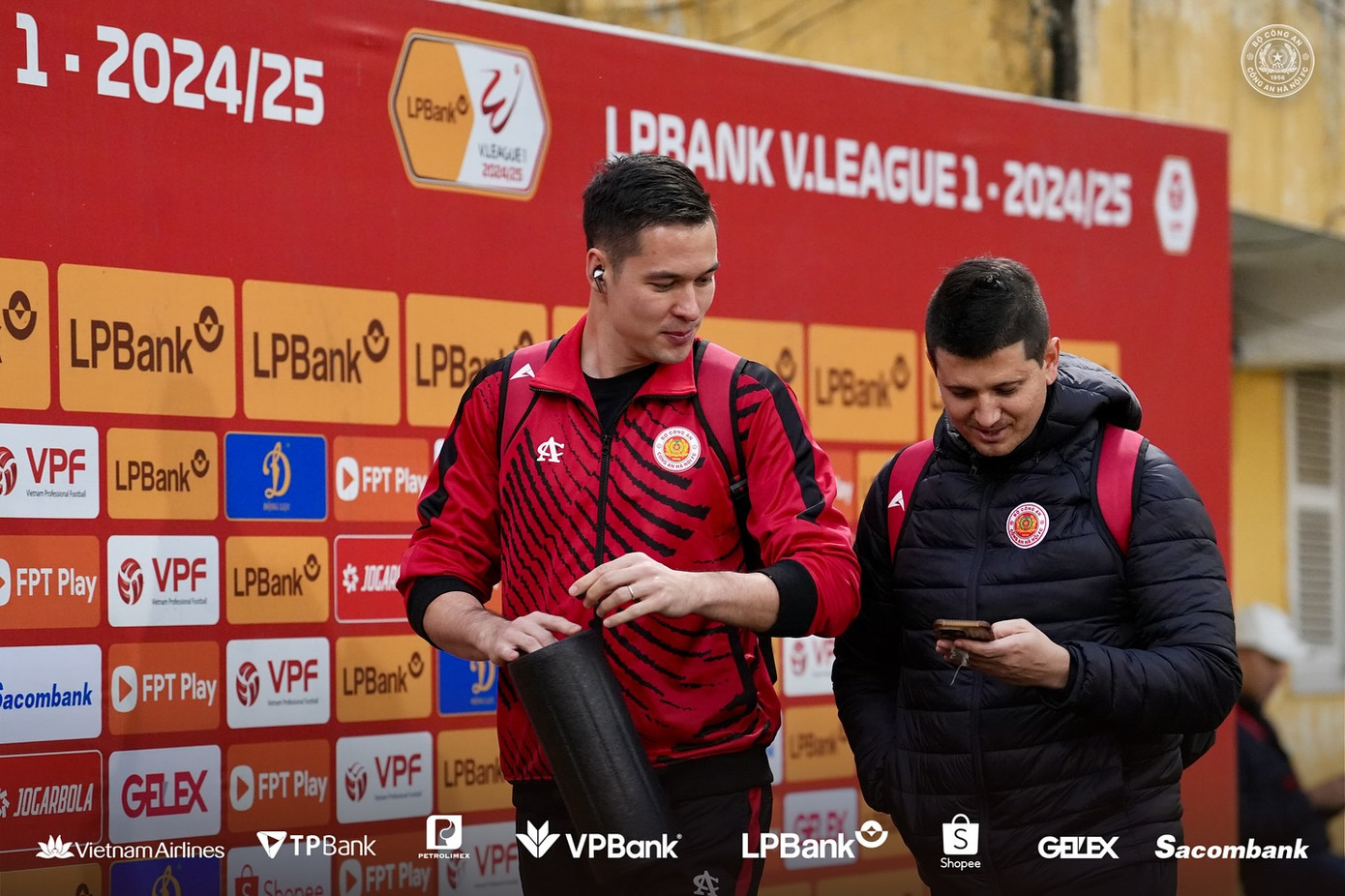 Hòa nhau 4-4, CAHN và Quảng Nam tạo nên màn rượt đuổi ngoạn mục từng phút giây ảnh 4