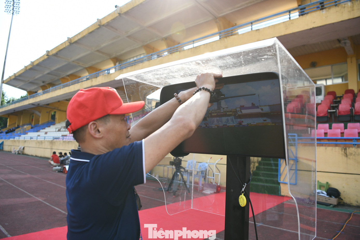 Trận đấu giữa Công an Hà Nội và Đông Á Thanh Hóa tại sân vận động Hàng Đẫy là trận Siêu cúp Quốc gia đầu tiên trong lịch sử áp dụng công nghệ VAR, nhằm nâng cao tính chuyên nghiệp, đảm bảo sự công bằng cho một trận đấu đỉnh cao.