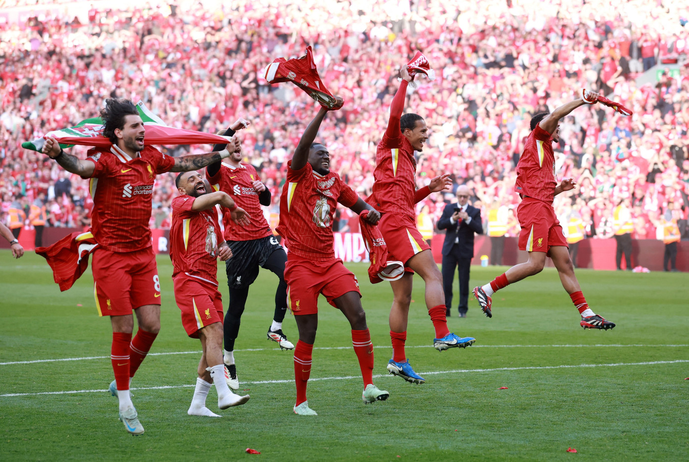 Liverpool vô địch hoàn toàn xứng đáng, và thực sự thuyết phục. Liverpool vô địch hoàn toàn xứng đáng, và thực sự thuyết phục.