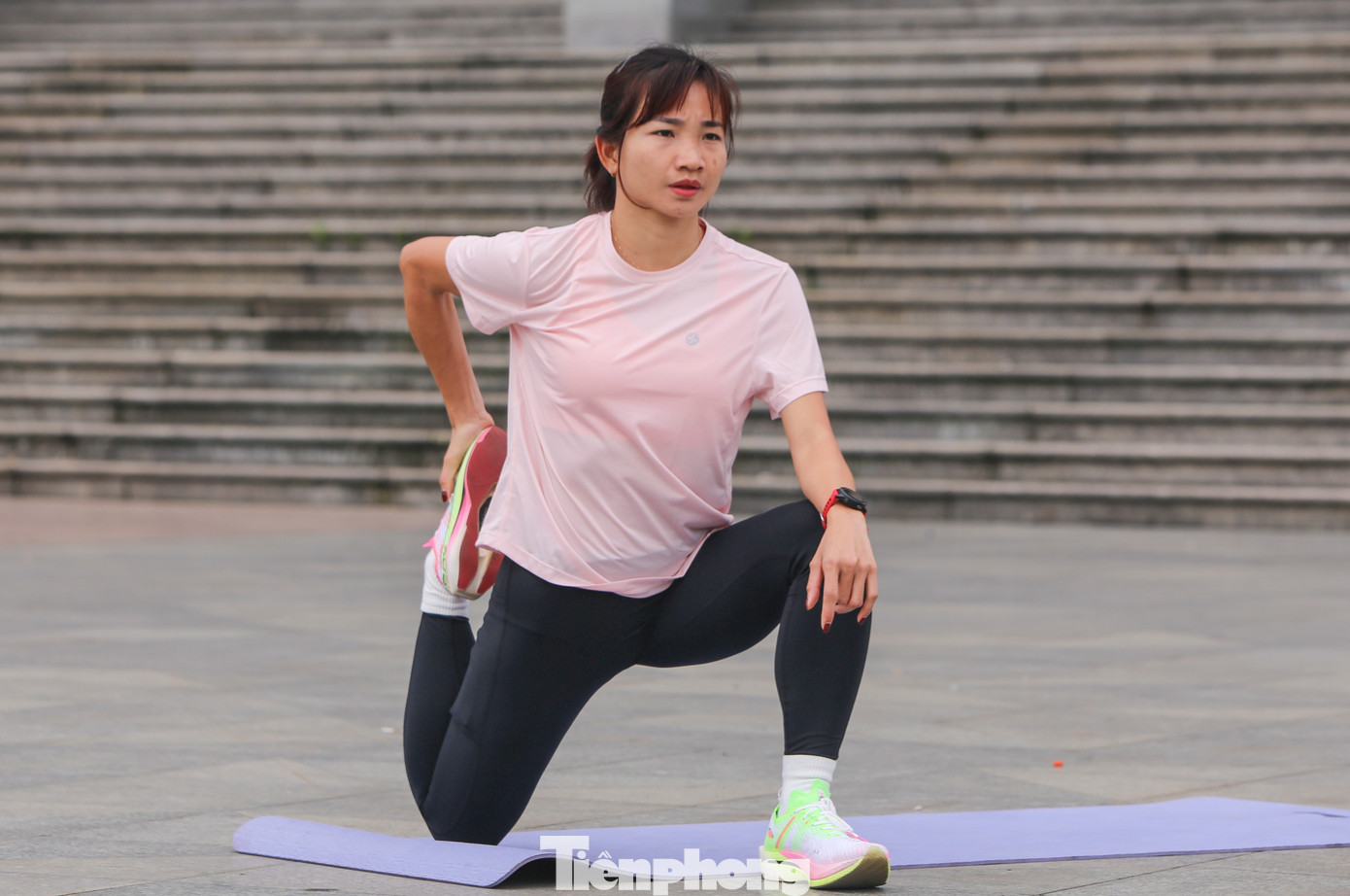 Hồi năm ngoái, Nguyễn Thị Oanh đã giành huy chương Vàng giải điền kinh quốc tế Hong Kong (Trung Quốc) 2024, vượt thành tích từng đạt được ở SEA Games 32. Ở nội dung 3000m vượt chướng ngại vật nữ, cô đạt thành tích 10 phút 15 giây 84, tốt hơn nhiều so với thông số 10 phút 34 giây 37 ở Campuchia.