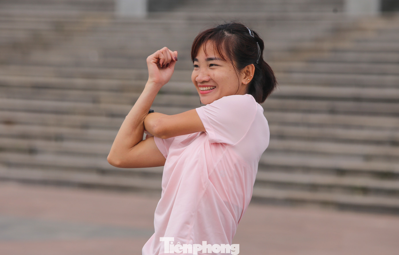 Nguyễn Thị Oanh thích thú với thời tiết mát mẻ tại Quảng Trị, bởi đây là một thuận lợi lớn dành cho các VĐV tham dự Tiền Phong Marathon 2025.